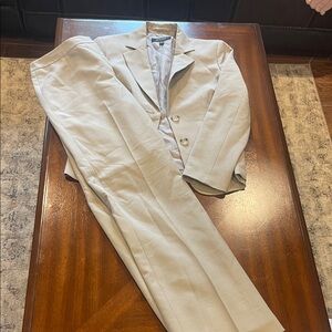 Kasper Women’s Beige Suit